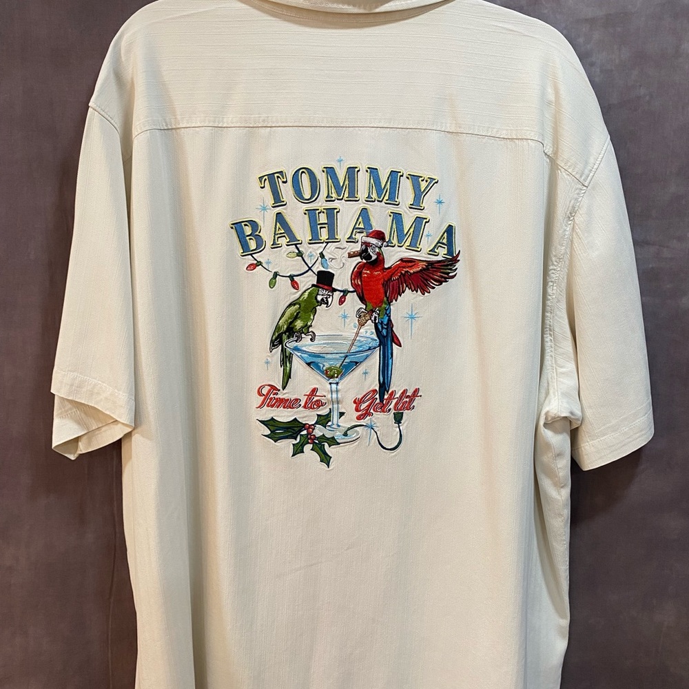 Tommy Bahama  rare original fit 100% silk